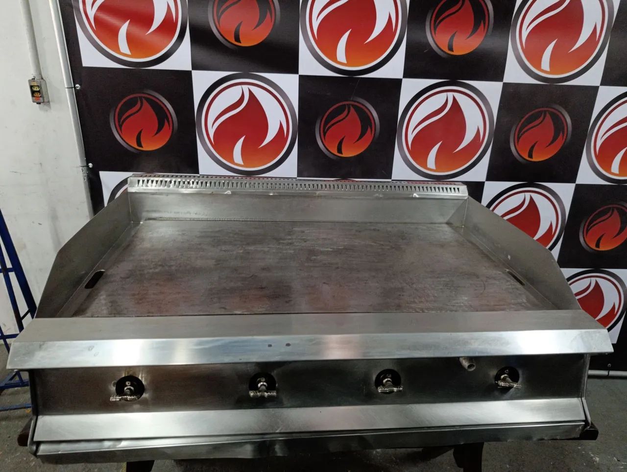 Chapa industrial 4 queimadores marca ELVI gás GLP funcionando perfeitamente 