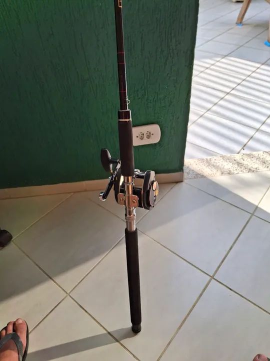 CARRETILHA ABU GARCIA COM VARA SEM USO - Foto 3