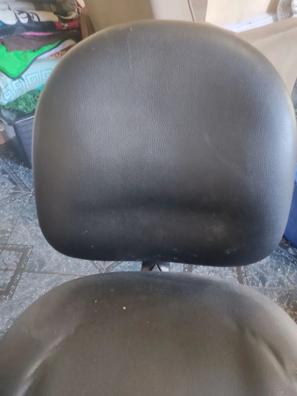 Cadeira de Escritório Confortável - Ajustável, ergonômica e giratória