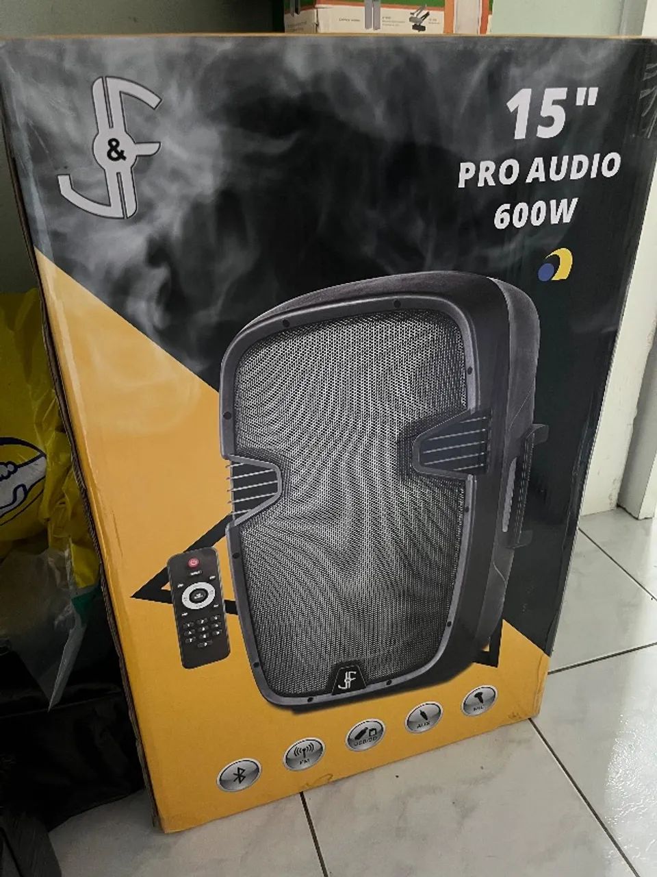 Caixa Amplificada c/Tripé J&F 15