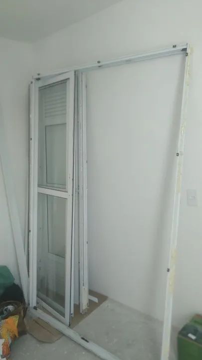 Porta de alumínio branco de correr duas folhas A 2,10 m L 1,20 m - Foto 2