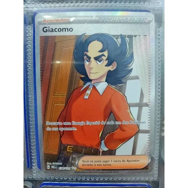 Carta Pokémon Giacomo Full Art(138/131) - Evoluções Prismáticas - Original Copag português
