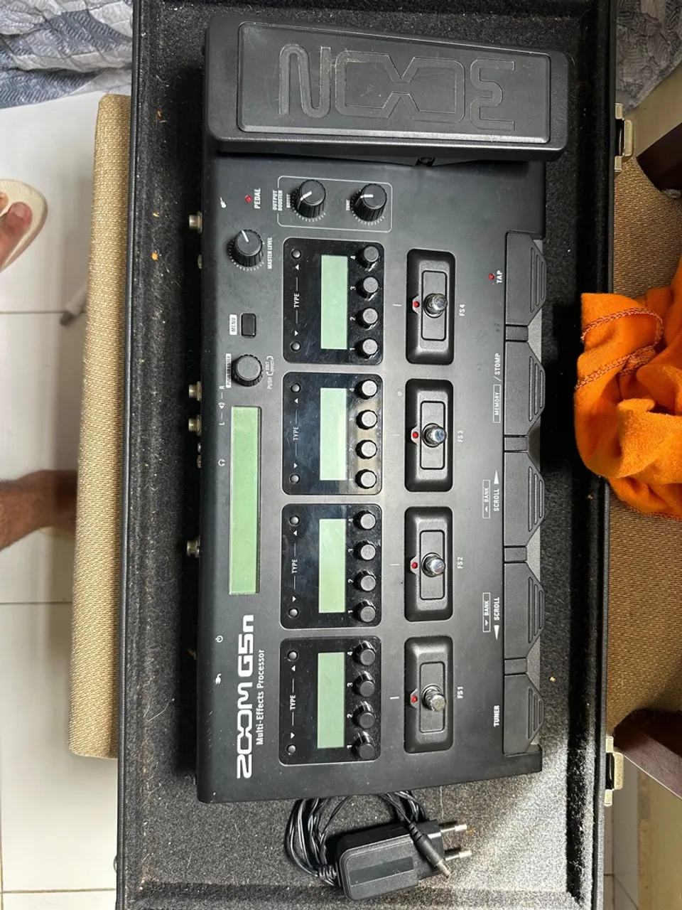 Pedaleira G5n com case rígido e caixa com manual e fonte original .