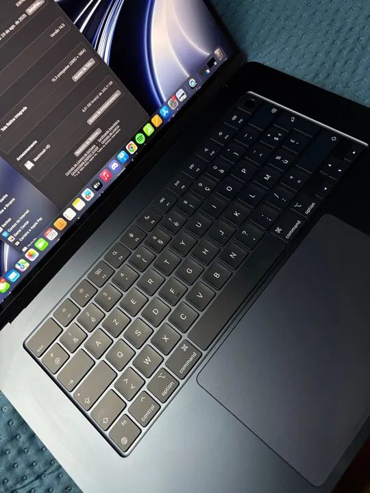 MacBook Air M3 15Pol 2024 - Foto 2