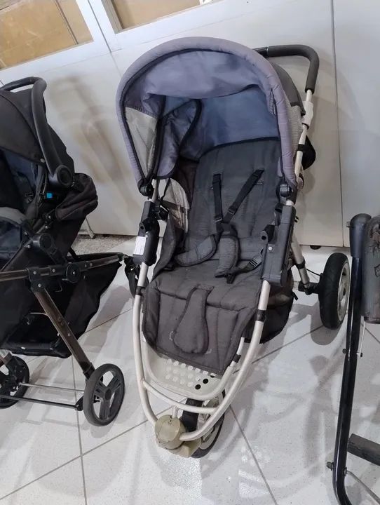 Carrinho de bebê Burigotto com bebê conforto  - Foto 2