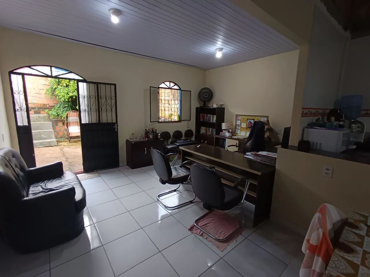 // Casa com quintal e garagem no Jorge Teixeira 