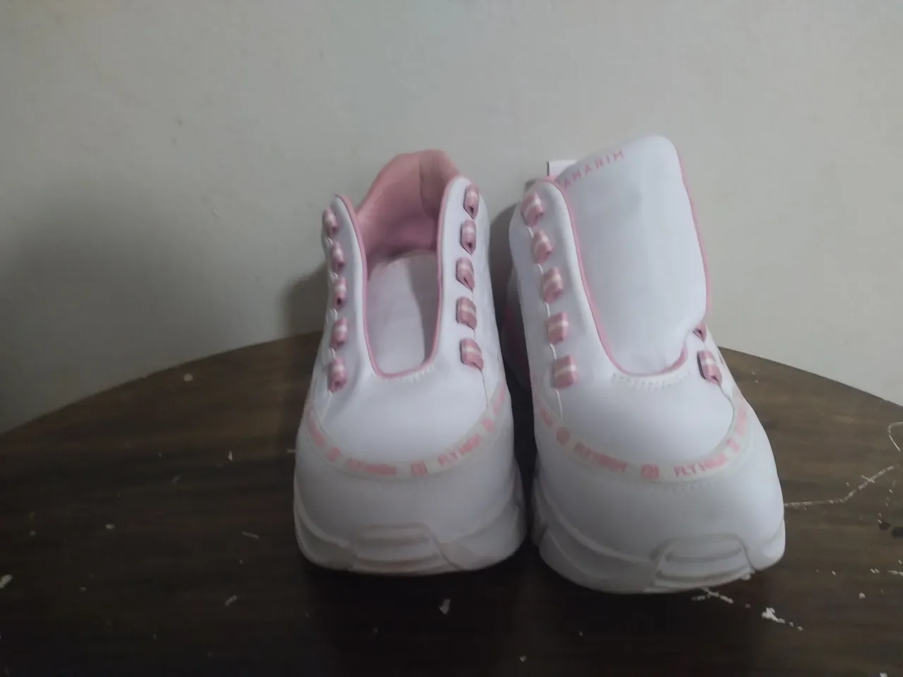 Tênis Branco com Detalhes Rosa - FLY HIGH
