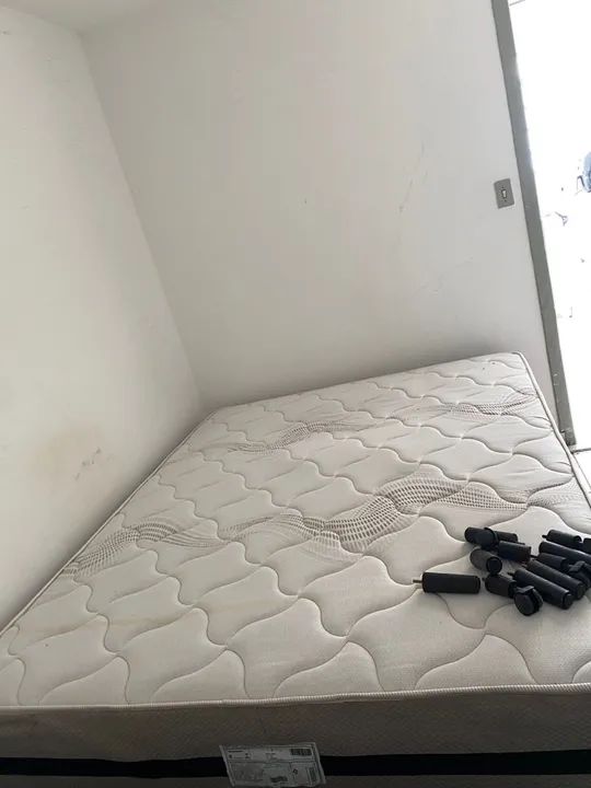 (Apenas 3 meses de uso) Cama + Colchão Molas ensacadas Queen - Foto 5