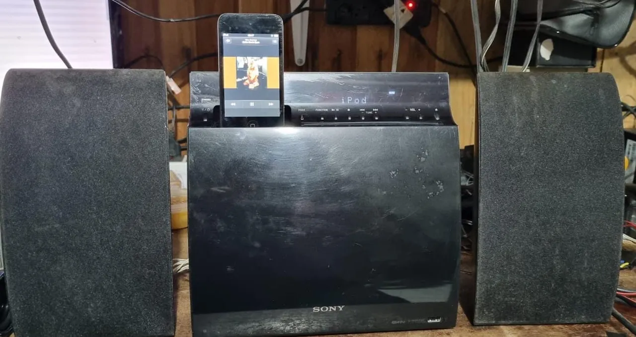 Som Sony cx51p, pen drive, iPod,FM e cd.