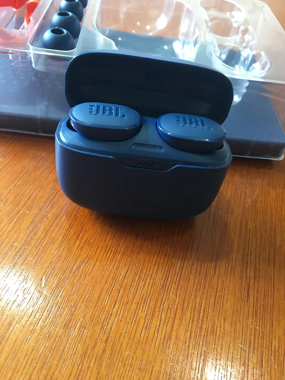 Fone de ouvido bluetooth JBL