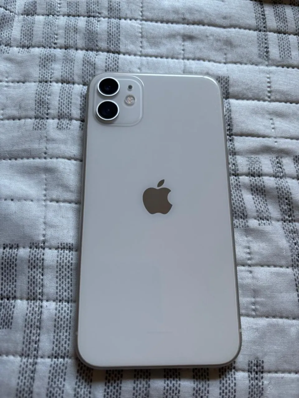 iPhone 11 64GB Branco - Bom Estado