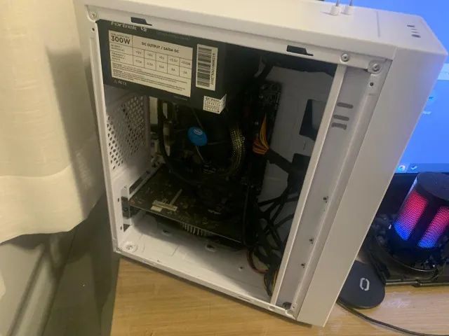 Computador para jogos, estudo e trabalho.