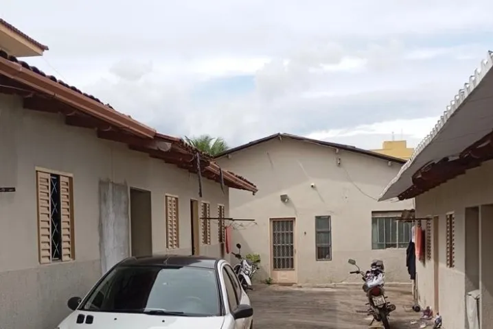 Casa a venda com 4 kitnets