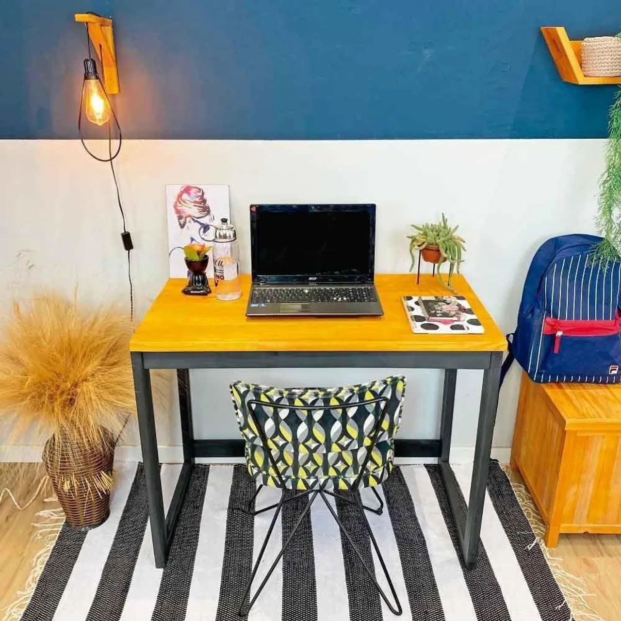 Conjunto mesa e banquetas industrial65578364681985124
