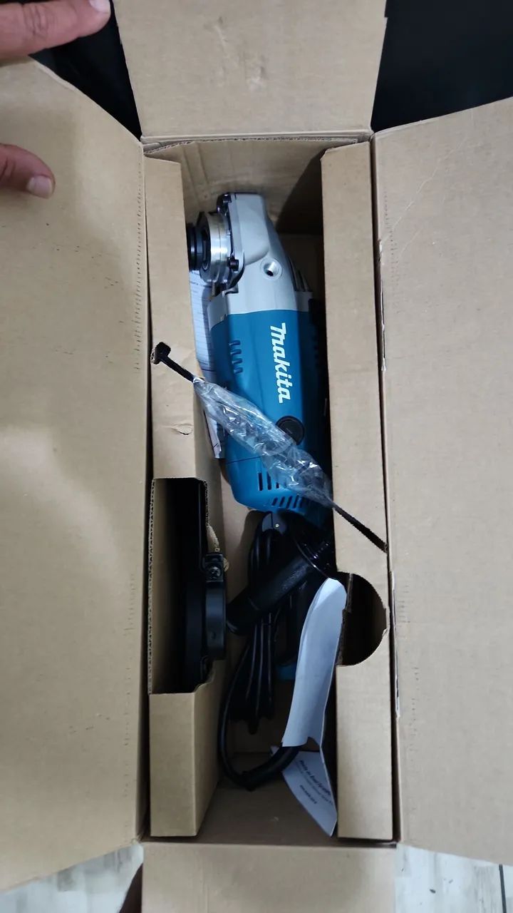Esmerilhadora Angular Makita 230mm (9'') GA9020 - Foto 2