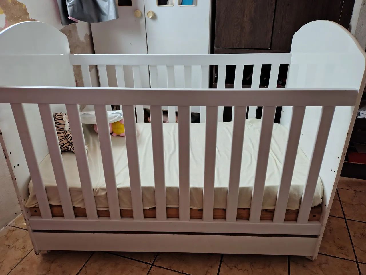 Berço americano com colchão vira sofá e cama  - Foto 5