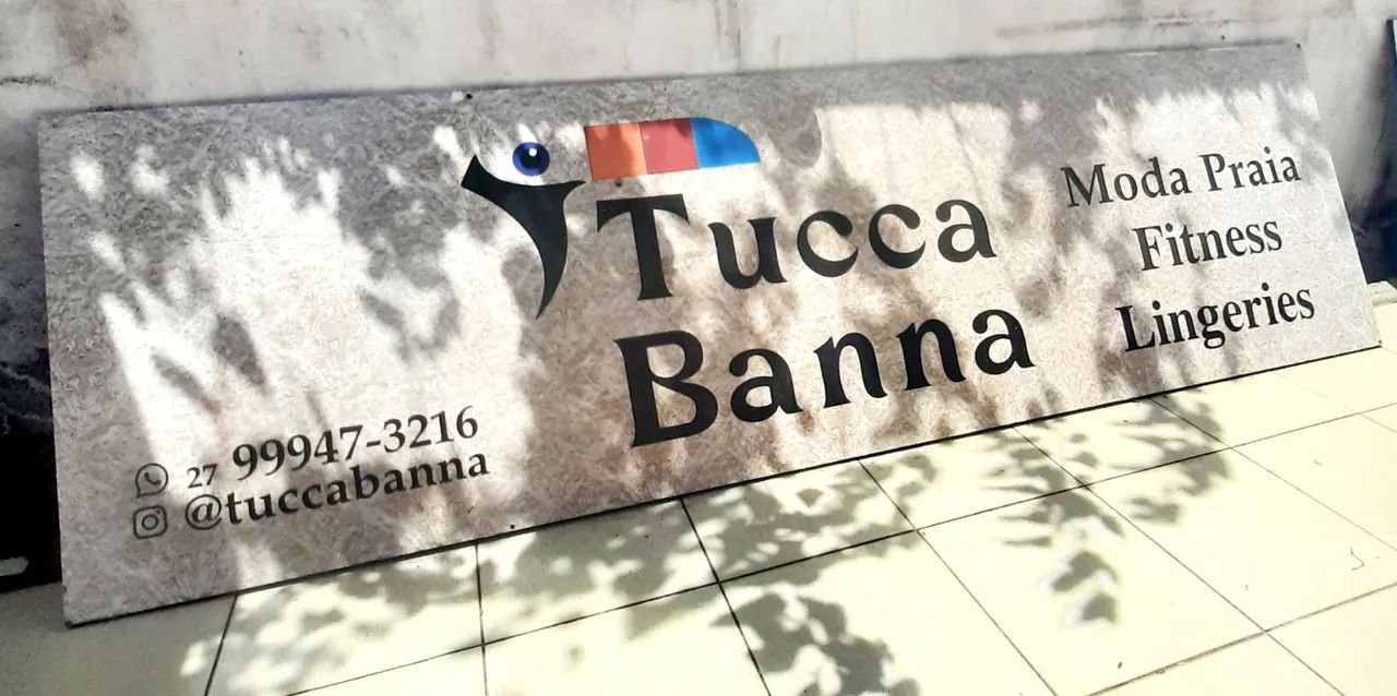 Duas placas de ACM - 4m X 1,25m / 2,15m X 1,25m - Já com estrutura de metal atrás