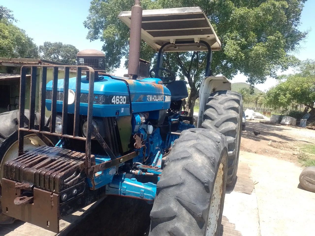 Trator New Holland 4630 - Tratores e máquinas agrícolas - Areia