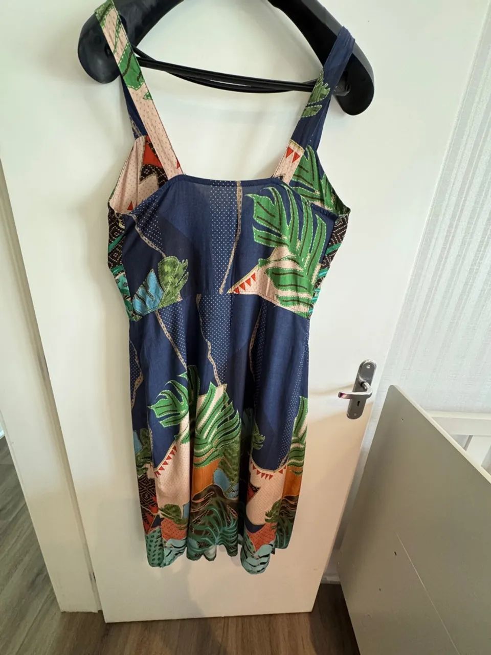 Vestido estampado com botões - Foto 4