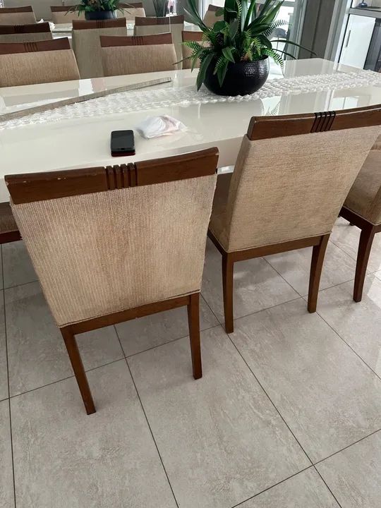 10 Cadeiras para mesa jantar  semi novas de madeira