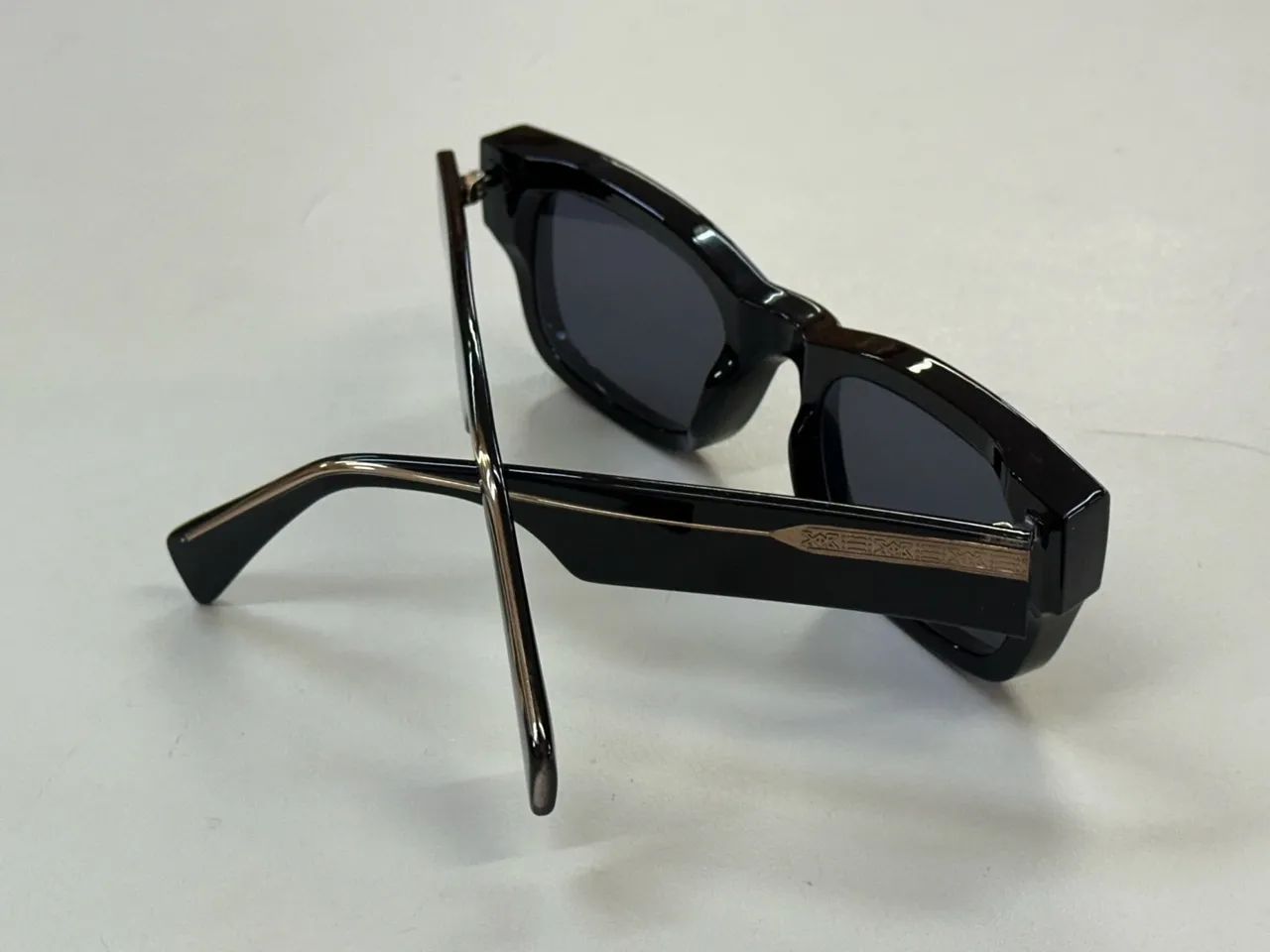 Óculos de Sol Preto Novo