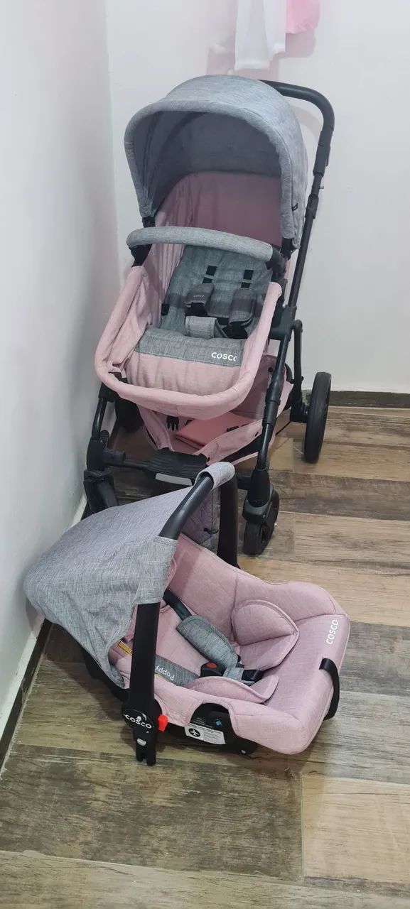 Carrinho de bebê + bebê conforto seminovo