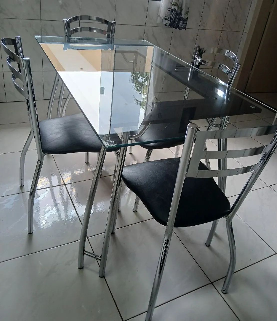 Mesa de Jantar de Vidro com 4 Cadeiras - Foto 2