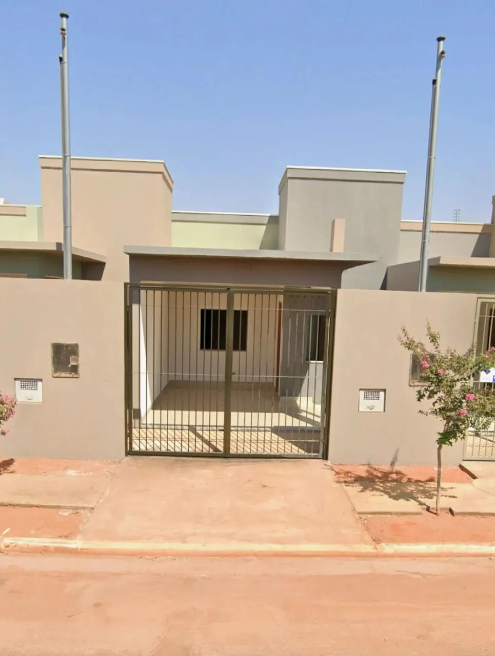 Casa tipo para venda e locação com 1 quarto, sendo 1 suíte, 65m²
