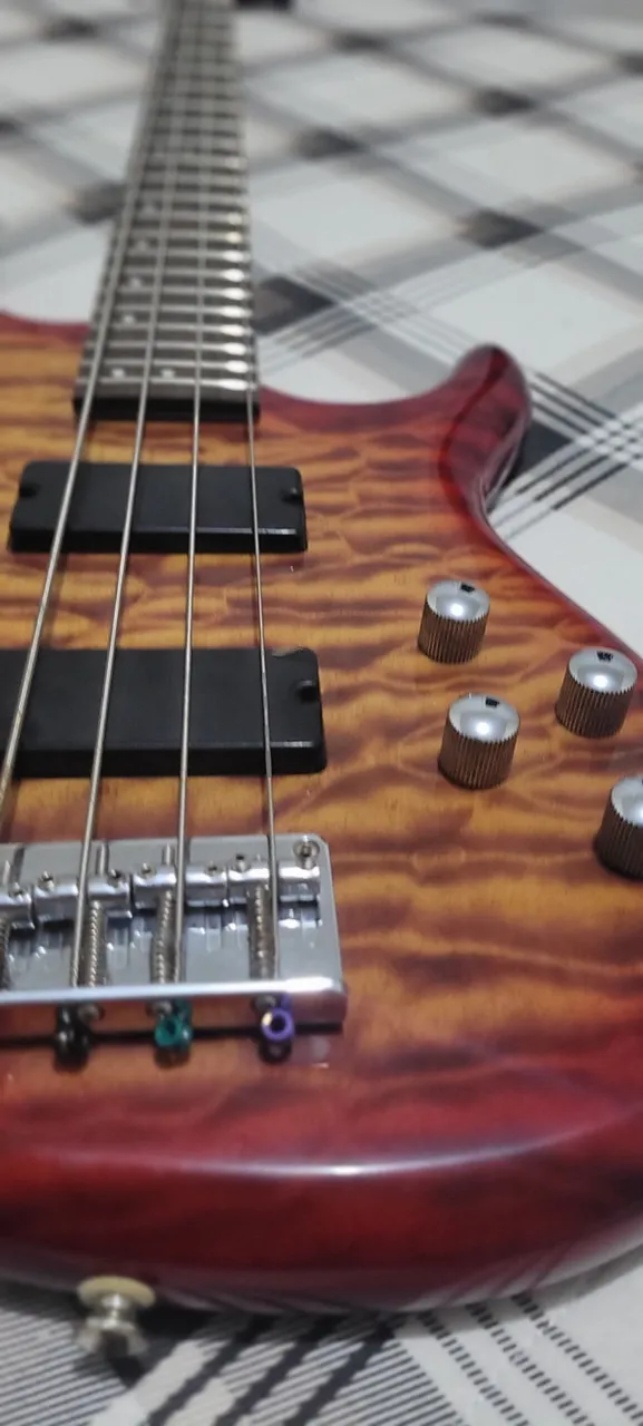 Baixo Cort DLX 4 cordas