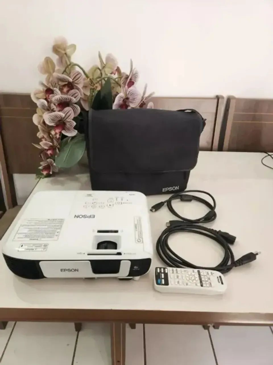 Projetor Epson Powerlite S41+ super novo com Bolsa + Tela automatica 100 polegadas