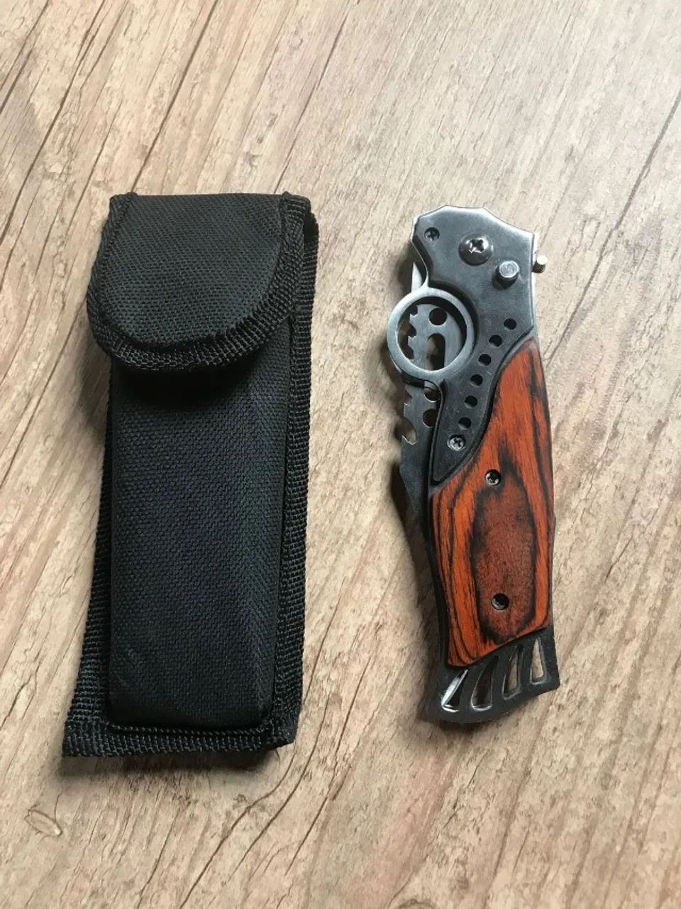 Canivete automático com cabo de madeira