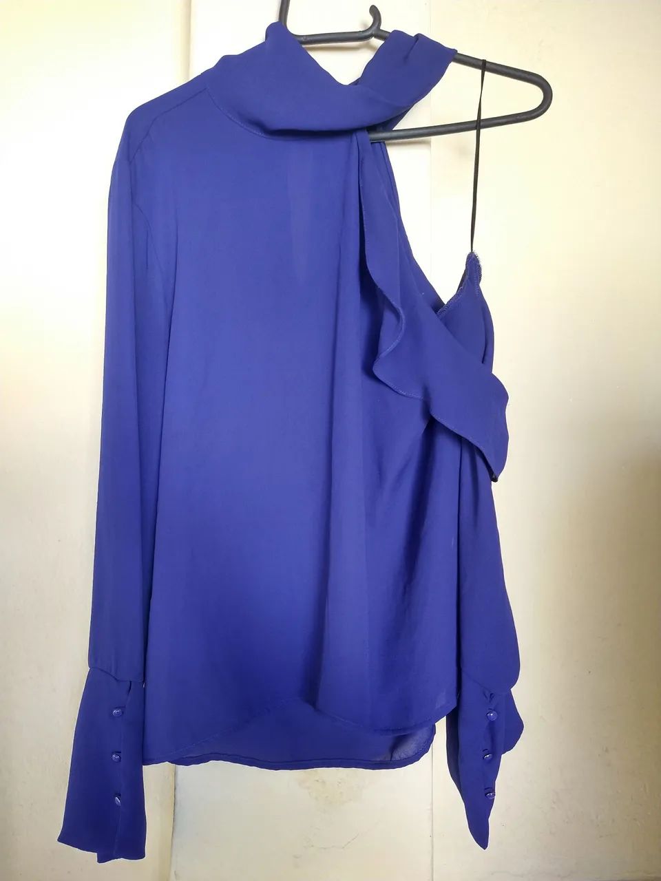 Blusa Shoulder Azul M - ombro único, elegante e impecável - Foto 2