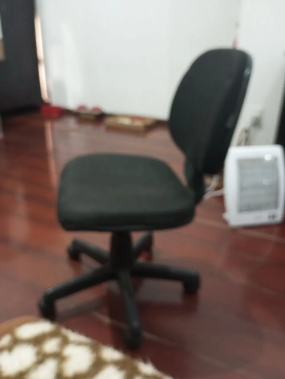 Cadeira de Escritório Confortável e Funcional