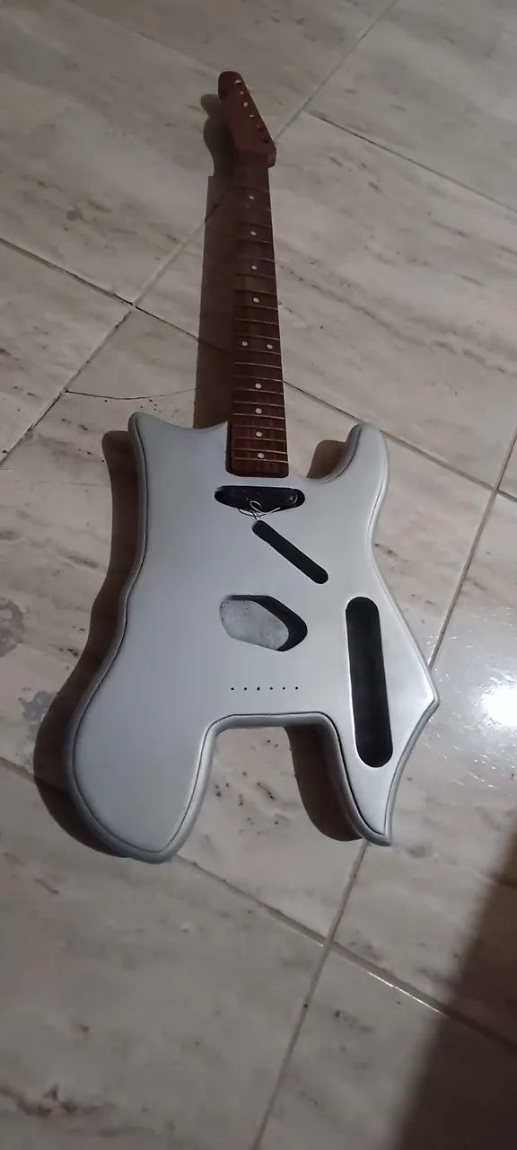 Guitarra Elétrica Corpo Branco - Foto 2