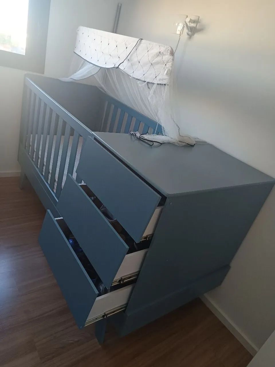 Berço Azul com Cômoda / gaveteiro Integrada - Foto 2