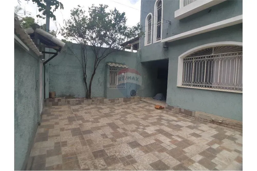 CASA BIFAMILIAR, 4 QUARTOS, PISCINA, CHURRASQUEIRA EM CAMPO GRANDE-RJ