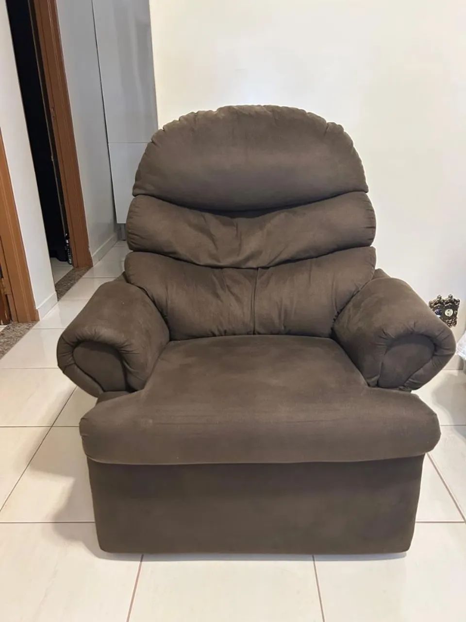 Poltrona Reclinável em Suede Marrom