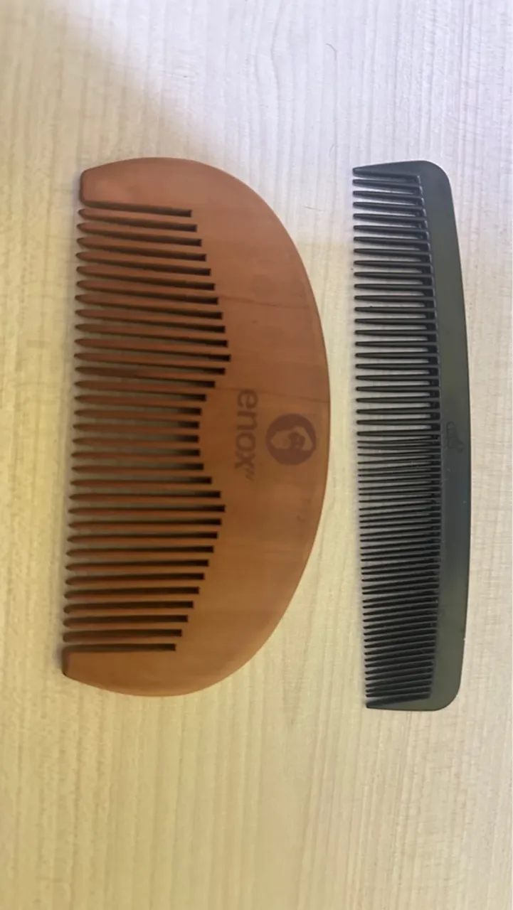 Kit pente para barba de madeira e plástico