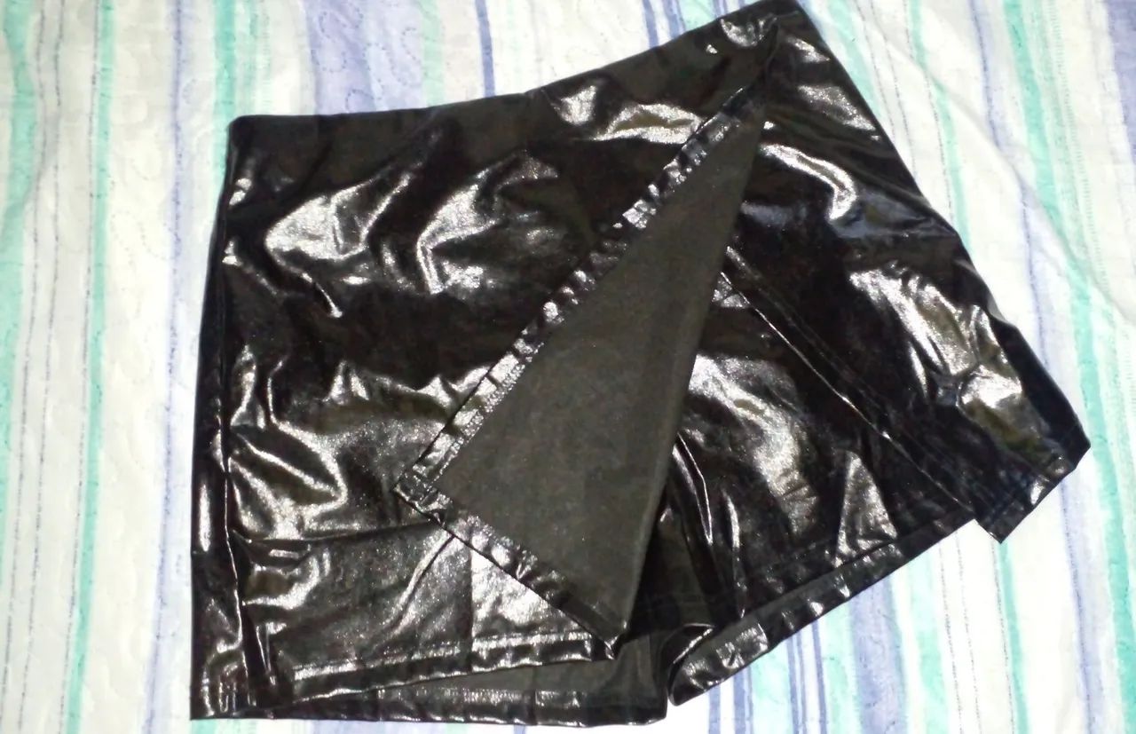 Short saia de couro sintético feminino - Foto 2