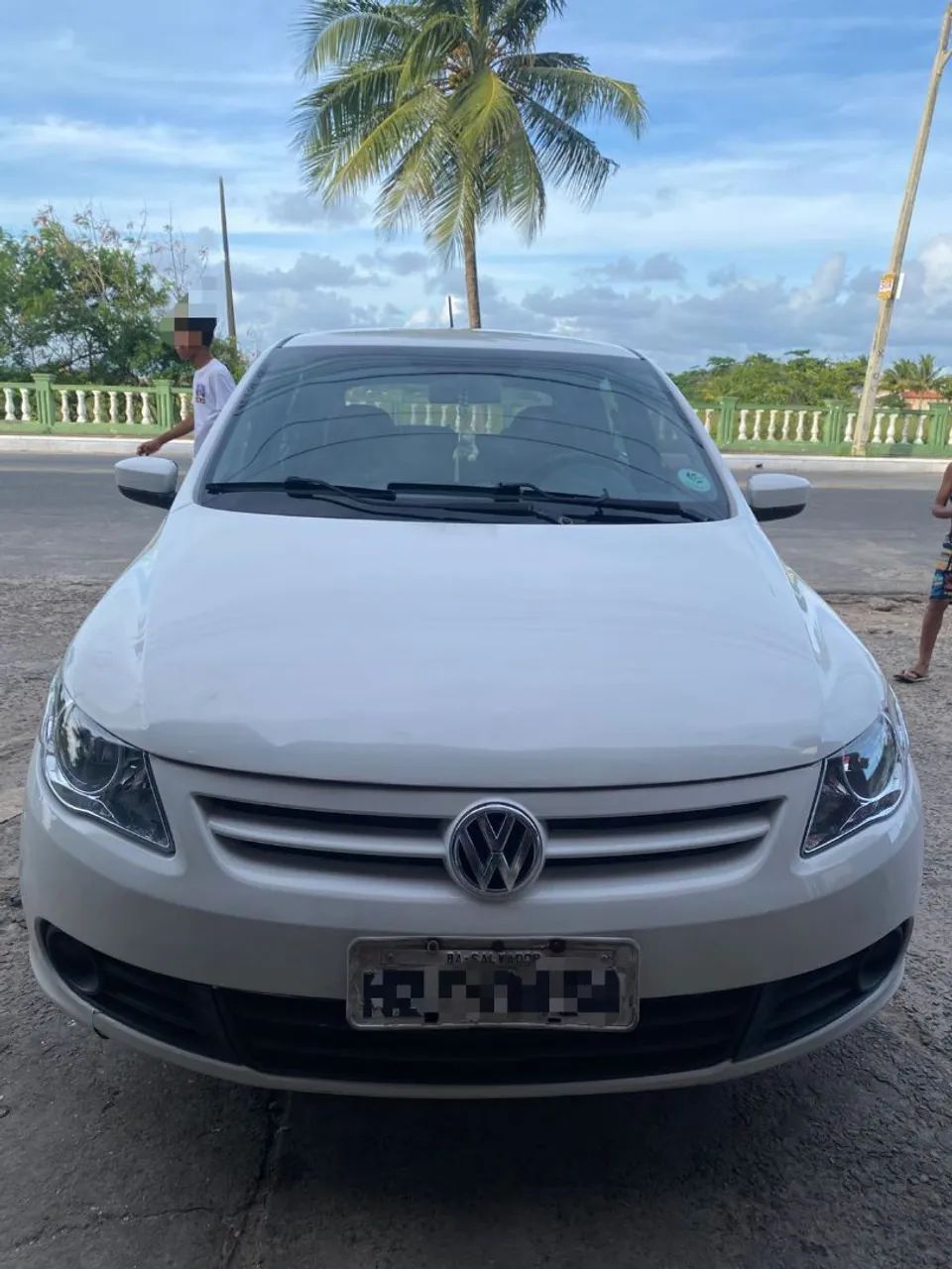 Gol 1.0 muito novo só pegar e rodar aí embaixo você bota o seu carro fêmea