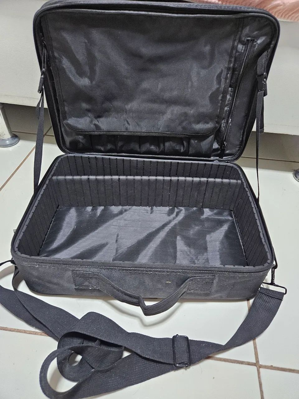 Maleta com divisórias 