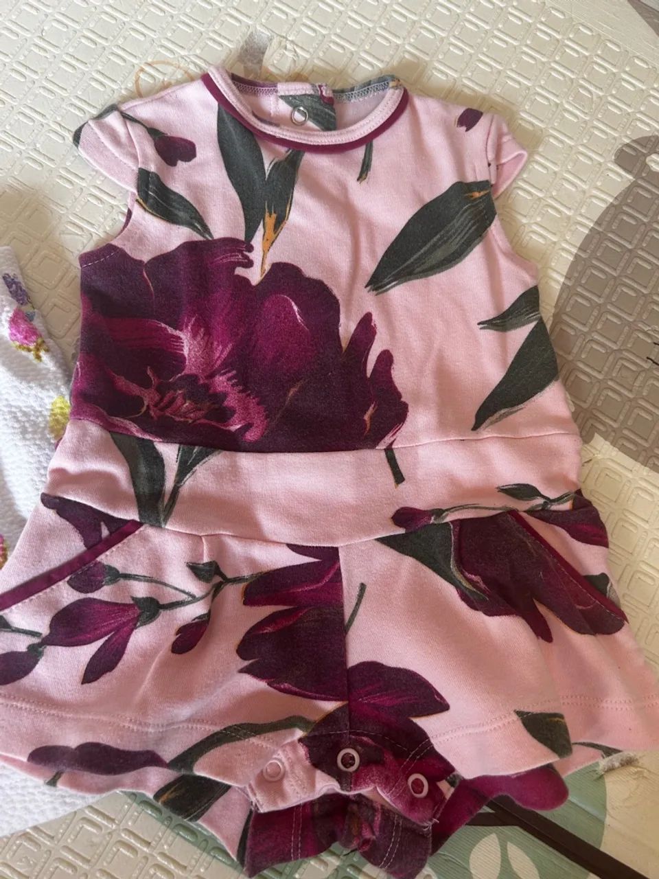 Kit com vestido + macaquinho bebê 3 a 6 meses - Foto 2