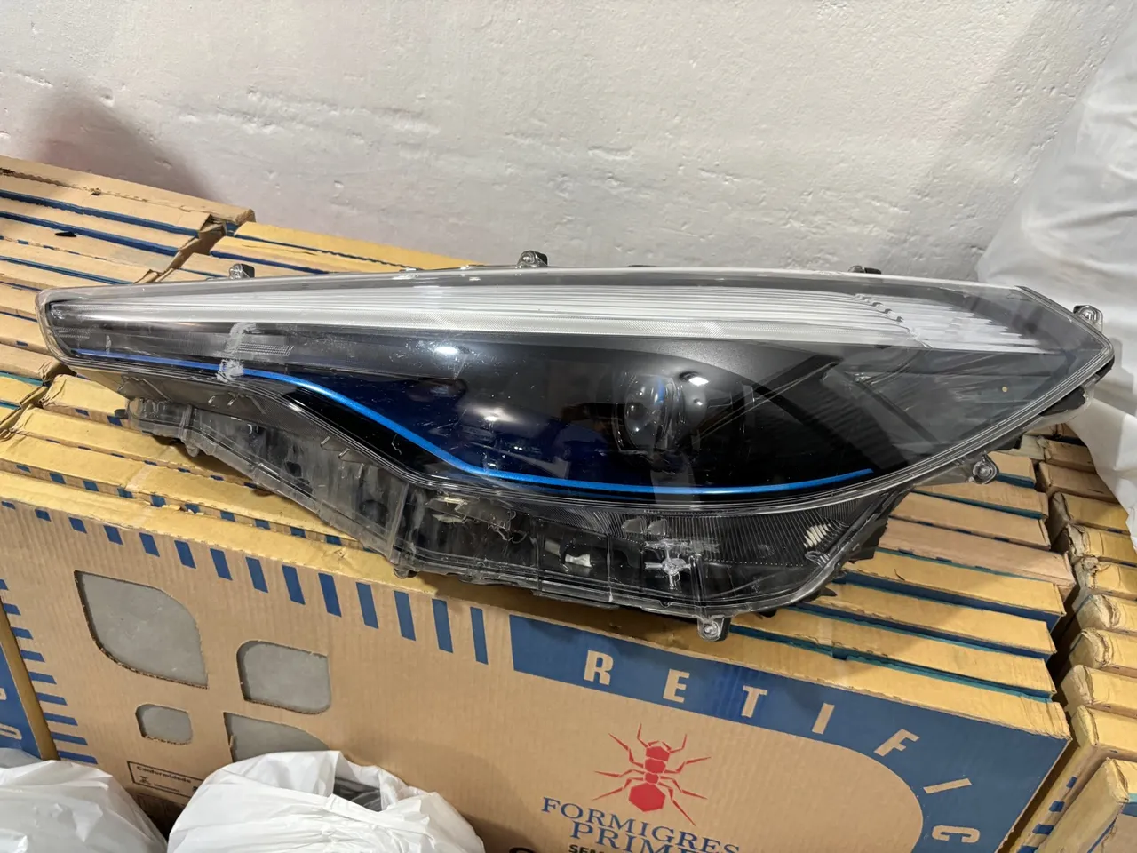 FAROL COROLLA CROSS (PAR)