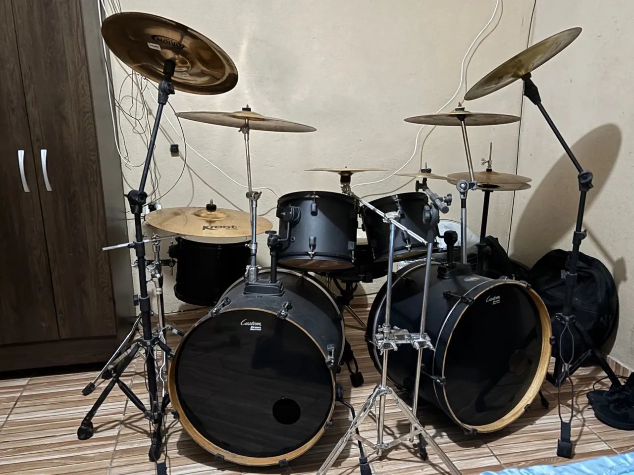 Bateria bumbo duplo com Pratos e Ferragens - Foto 2