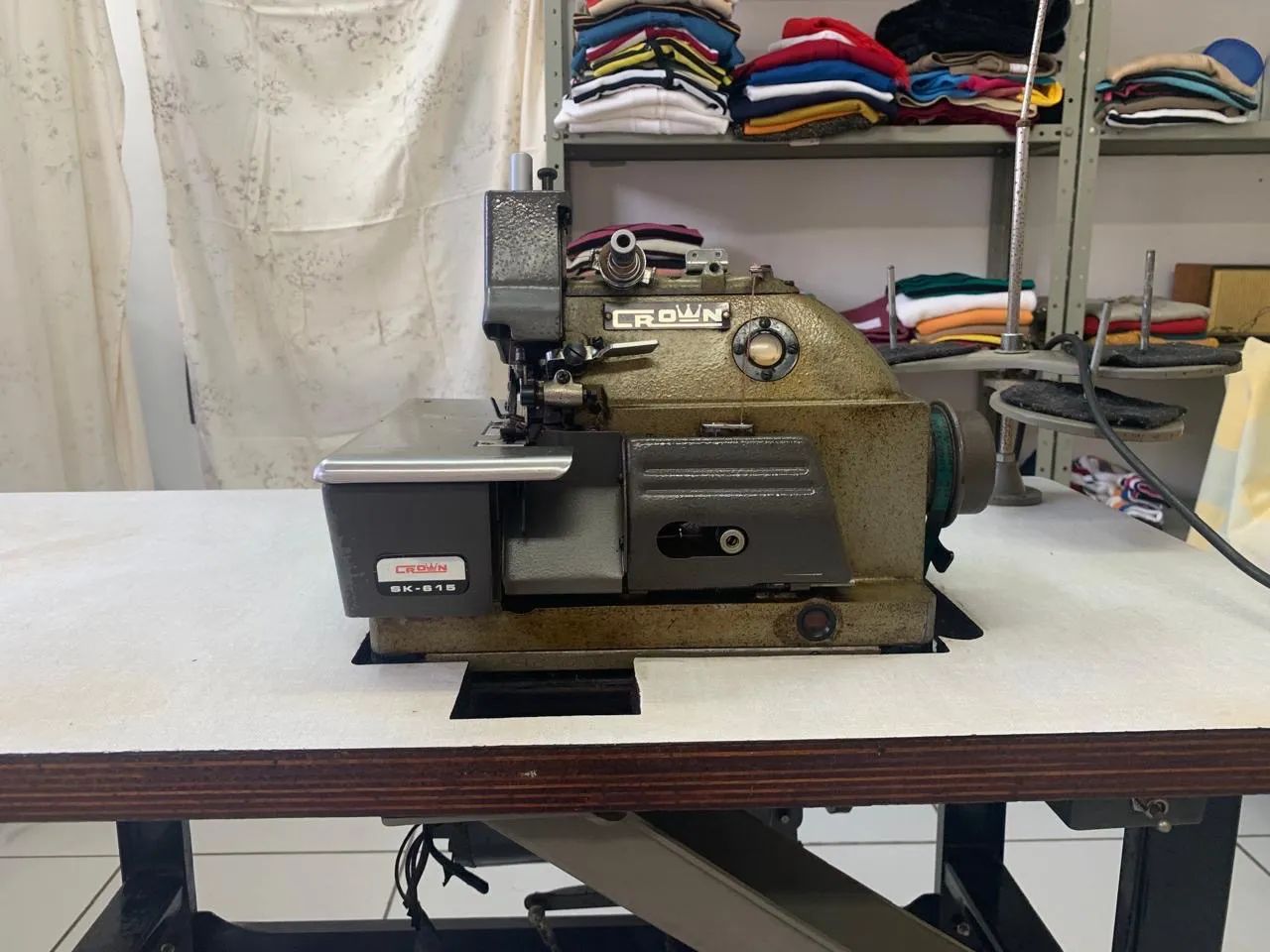 Máquina de costura overloque crown - Foto 2