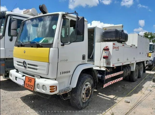 Caminhão MB2729 com comboio de lubrificação Gascom de 8 mil litros, 2013
