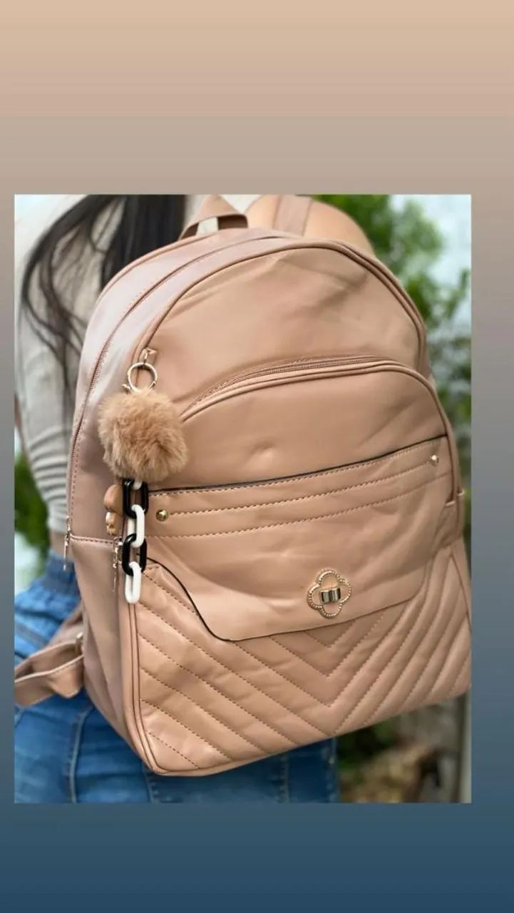 Mochila Feminina Elegante em Couro Sintético - Foto 5