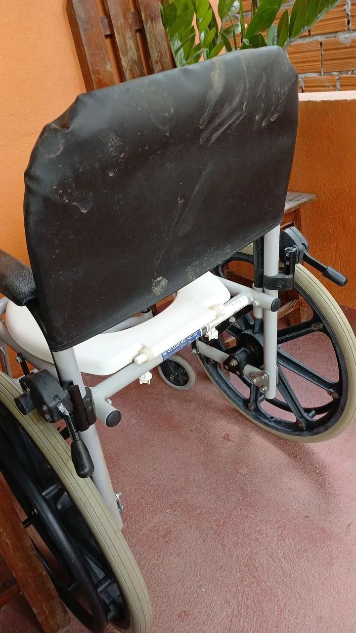 Cadeira de Banho com rodas - Foto 2