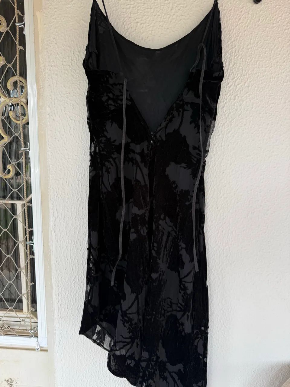 Vestido Preto em Tule com Veludo Devorê e Alças Finas - Elegante - Foto 5