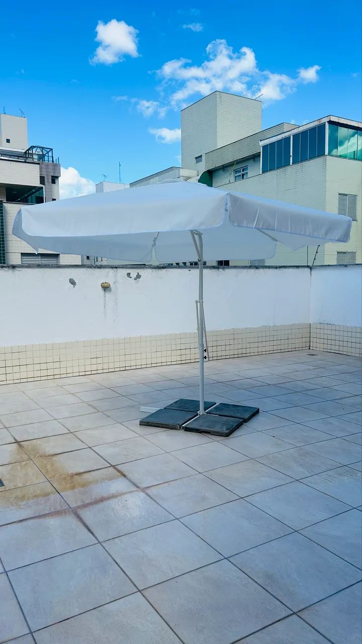 Ombrelone com pedras fixadoras 